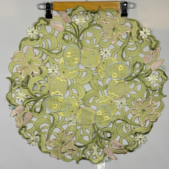 Bella Lux Fine Linens Embroidered Cutwork Table Centerpieces Set (2) 22" Diam. - Picture 1 of 8